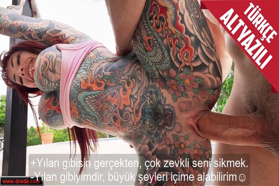 Her Yerde Dövme Olan Minyon Yılan Kız Büyük Yarak Avladı